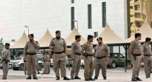 ضبط شخص يحمل سلاحًا أبيض في الدور الأول للمسجد الحرام