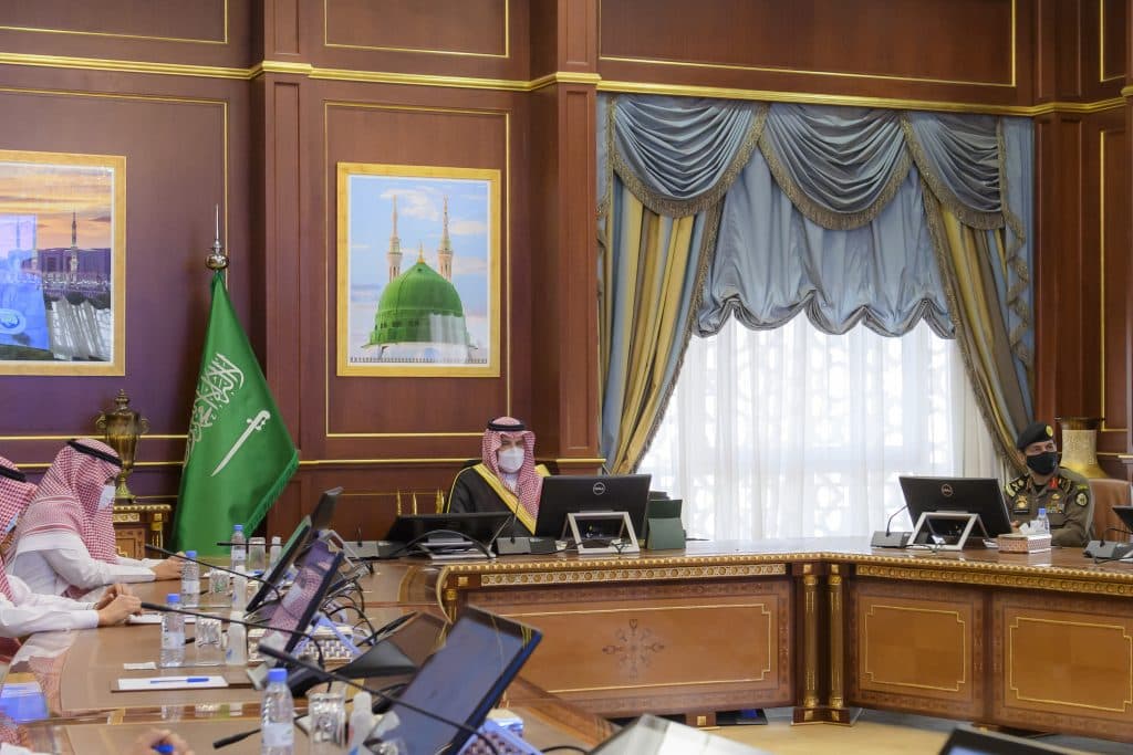 أمير المدينة يرأس الاجتماع الثالث للجنة الإسكان التنموي بالمنطقة