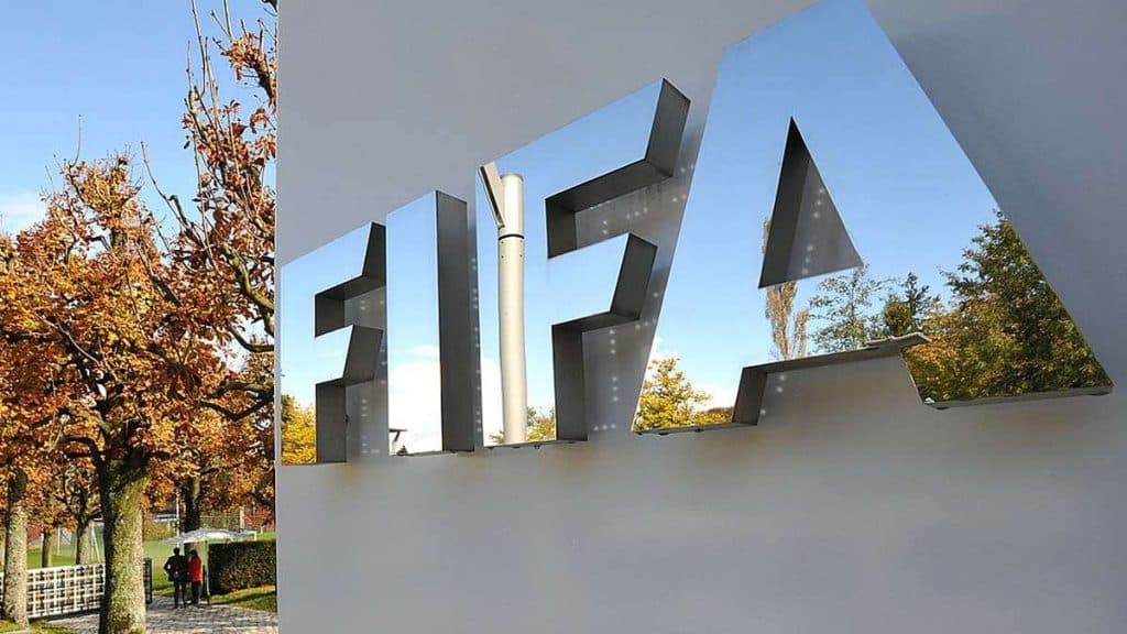 “الفيفا” يعلق عضوية الاتحادين الباكستاني والتشادي