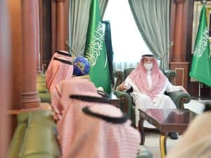 أمير جازان يتسلم التقرير السنوي لفرع رئاسة البحوث العلمية والإفتاء بالمنطقة