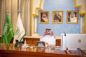 أمير الجوف يؤكد أهمية المبادرة بأخذ لقاح كورونا