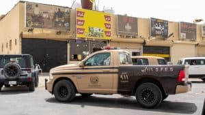 ضبط كميات من الحطب المحلي بـ 32 محلًا تجاريًا في الرياض