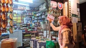 إغلاق 129 منشأة تجارية مخالفة للتدابير الوقائية في جدة