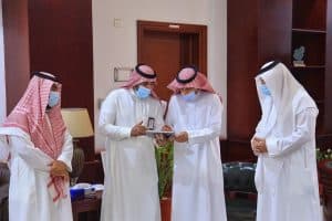 محافظ البكيرية يطلع على تقرير الاختبارات عن بُعد لمدارس إدارة التعليم ويشيد بمنصة مدرستي