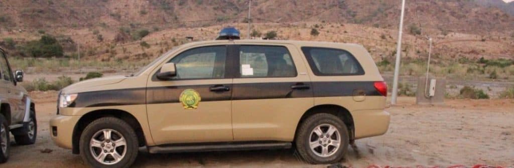 دوريات إدارة المجاهدين بمنطقة جازان تقبض على مقيم لنقله مخالفين لنظام أمن الحدود