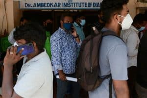 رصد نسخة كوفيد المتحورة الهندية في “17 بلدا على الأقل”