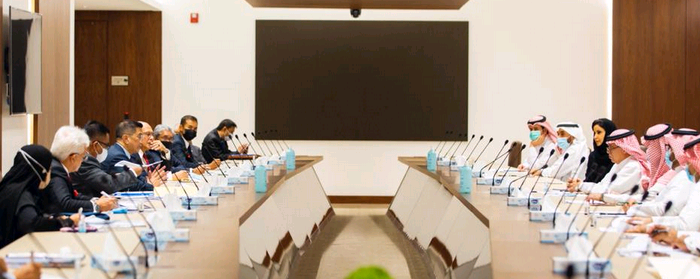 القصبي يناقش مع نظيره الماليزي سبل تعزيز التعاون التجاري والاستثماري بين البلدين