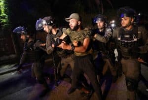 قوات الاحتلال تعتقل خمسة فلسطينيين في مواجهات غرب طولكرم