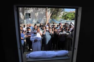 استشهاد ثلاثة فلسطينيين في استهداف إسرائيلي لشقة سكنية وسط غزة