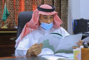 محافظ البكيرية يتسلّم كتاب “البكيرية في قائمة ببليوجرافيه”