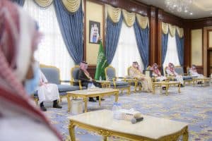 أمير المدينة المنورة يُكرّم أفراد الفرق الميدانية بمكافحة المخدرات بالمنطقة