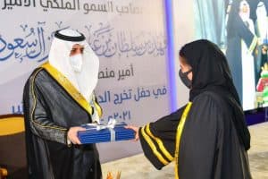 أمير تبوك يرعى حفل تخريج الدفعتين الـ 13 من حملة البكالوريوس والثامنة من حملة الماجستير بجامعة فهد بن سلطان
