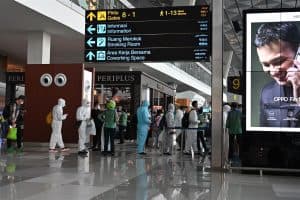مطار شنزين الصيني يلغي رحلات بعد تسجيل إصابة بكورونا