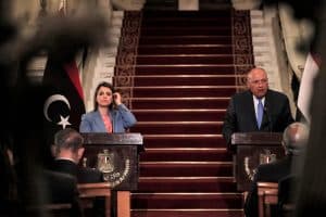 وزير الخارجية المصري يعقد جلسة مباحثات مع نظيرته الليبية