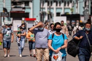 روسيا تسجل 20 ألف إصابة يومية متجاوزة عتبة جديدة منذ يناير