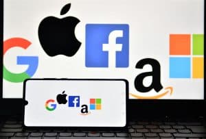 لندن تحقق بشأن تعليقات كاذبة عبر “أمازون” و”غوغل”