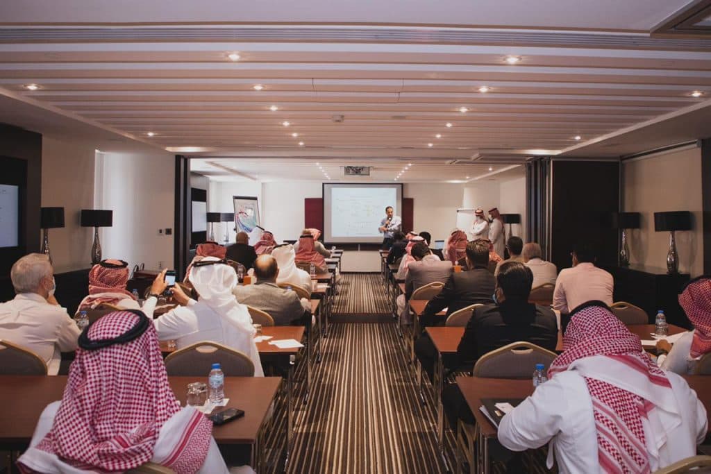 “التحلية” تُسهم بتمكين المُصنعين المحليين في مشروعاتها التنموية