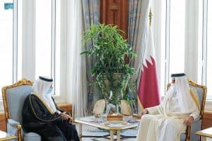 أمير قطر يتسلم أوراق اعتماد سفير المملكة