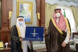 أمير المدينة المنورة يستقبل الأمين العام لجائزة الأميرة صيتة بنت عبد العزيز للتميز في العمل الاجتماعي