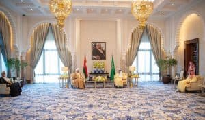 خادم الحرمين الشريفين يستقبل جلالة سلطان عُمان ويعقدان جلسة مباحثات رسمية