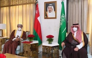 سمو وزير الداخلية يلتقي نظيره العُماني