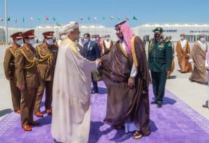 سلطان عُمان يغادر المملكة.. وسمو ولي العهد في وداعه لدى مغادرته مطار خليج نيوم