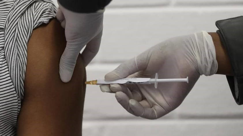 مئات الأوغنديين تلقوا جرعات مزيفة من لقاح كورونا