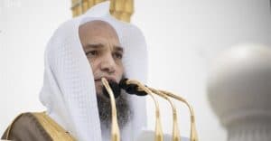 امام وخطيب المسجد الحرام يحذر من الاغترار بالمشعوذين والدجالين والأفاكين