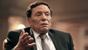 عادل إمام ينعى دلال عبد العزيز: ربنا يصبر بناتها وأهلها