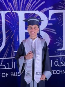 عبدالعزيز العريفي يحتفل بتخرج أبنه نايف من الهندسة الصناعية