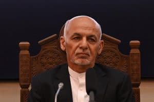 الرئيس الأفغاني يتحدث عن “مشاورات سريعة” لوقف الحرب