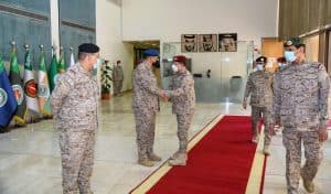 نائب رئيس هيئة الأركان العامة قائد القوات المشتركة المكلف يستقبل وزير الدفاع اليمني