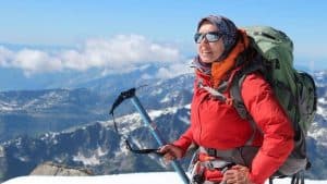 بشرى بيبانو أول مغربية تصل أعلى قمة في العالم