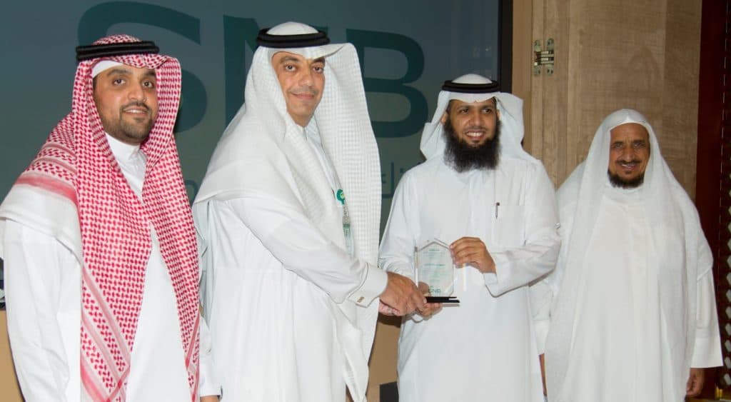 البنك الأهلي السعودي يختتم برنامج تأهيل العلماء المتخصّصين ويكرم الدكتور مشهور الحارثي