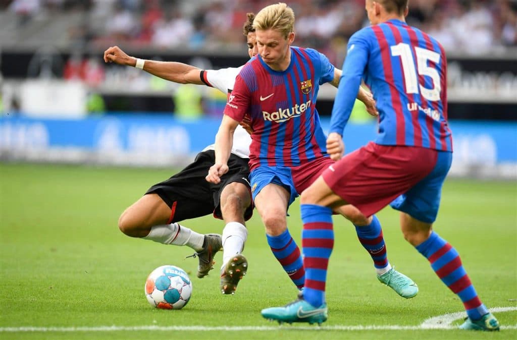 برشلونة يفوز على شتوتغارت وديا بثلاثية نظيفة