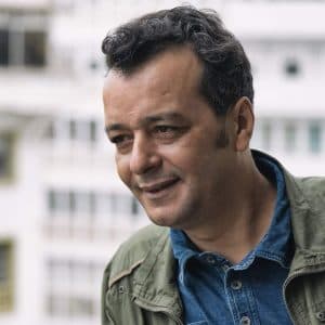 فنان مغربي يساهم في تأليف مقرر مدرسي