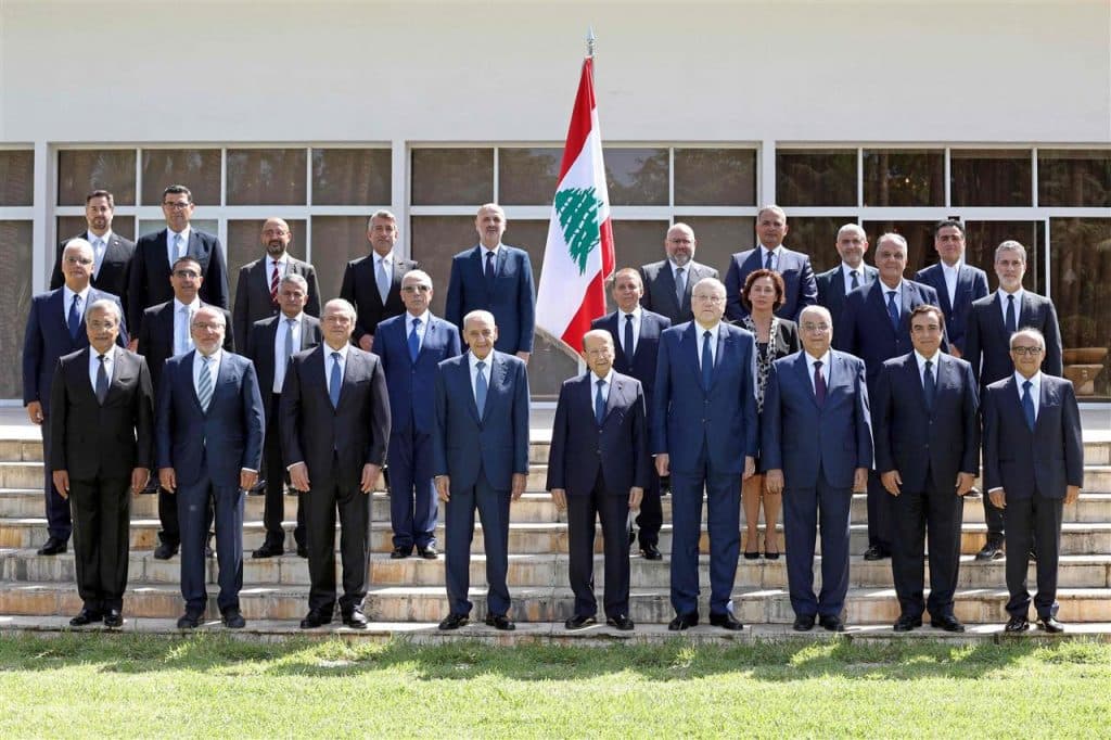 الحكومة اللبنانية الجديدة تعقد أول اجتماعاتها