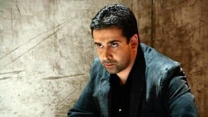 مهرجان القاهرة السينمائي يمنح كريم عبد العزيز جائزة التميز