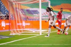 مواجهة الشباب والهلال تنتهي بالتعادل 2-2