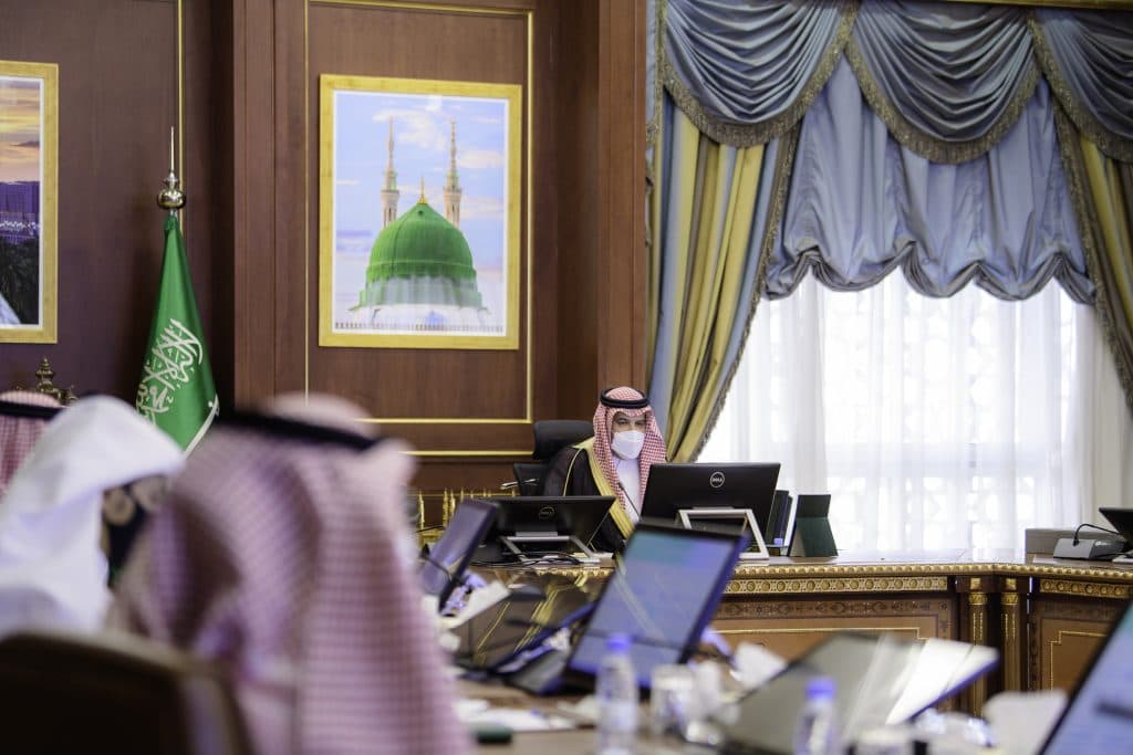 أمير المدينة المنورة يطّلع على الخطط الإستراتيجية والفرص الاستثمارية لقطاع إدارة النفايات