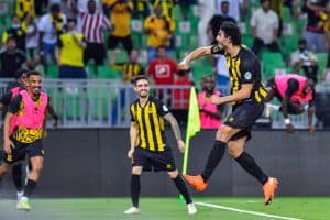 الاتحاد يكسب الأهلي بثنائية في الدوري