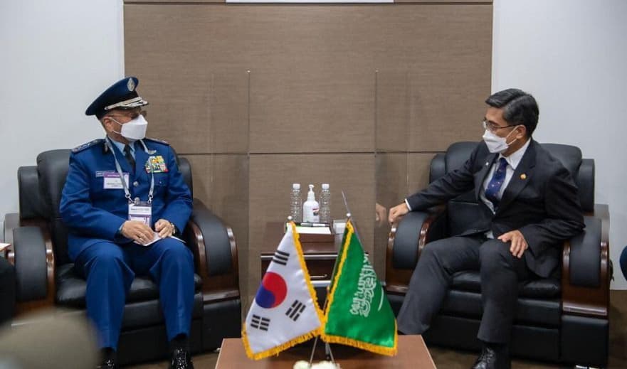رئيس هيئة الأركان العامة يحضر فعاليات حفل افتتاح معرض سيئول الدولي للفضاء والدفاع (seoul ADEX 2021)