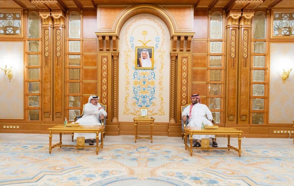 ولي العهد يلتقي ولي عهد مملكة البحرين