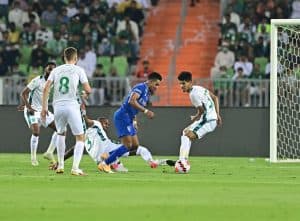 الأهلي والهلال يتعادلان إيجاباً في الدوري