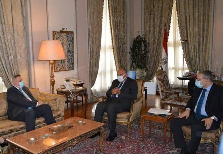 وزير الخارجية المصري يعقد جلسة مباحثات مع المبعوث الأممي إلى ليبيا