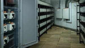 تركيب نظام التيار الغير منقطع (UPS) لتغذية الأحمال الهامة بالمسجد الحرام
