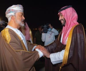 سمو ولي العهد يصل إلى سلطنة عمان في زيارة رسمية