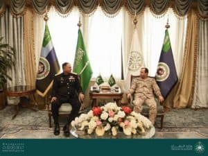 نائب قائد القوات البحرية السعودية يستقبل نظيره الباكستاني