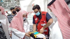 “الهلال الأحمر” تدشن مشروع أجهزة الإنعاش القلبي بساحات الحرم المكي