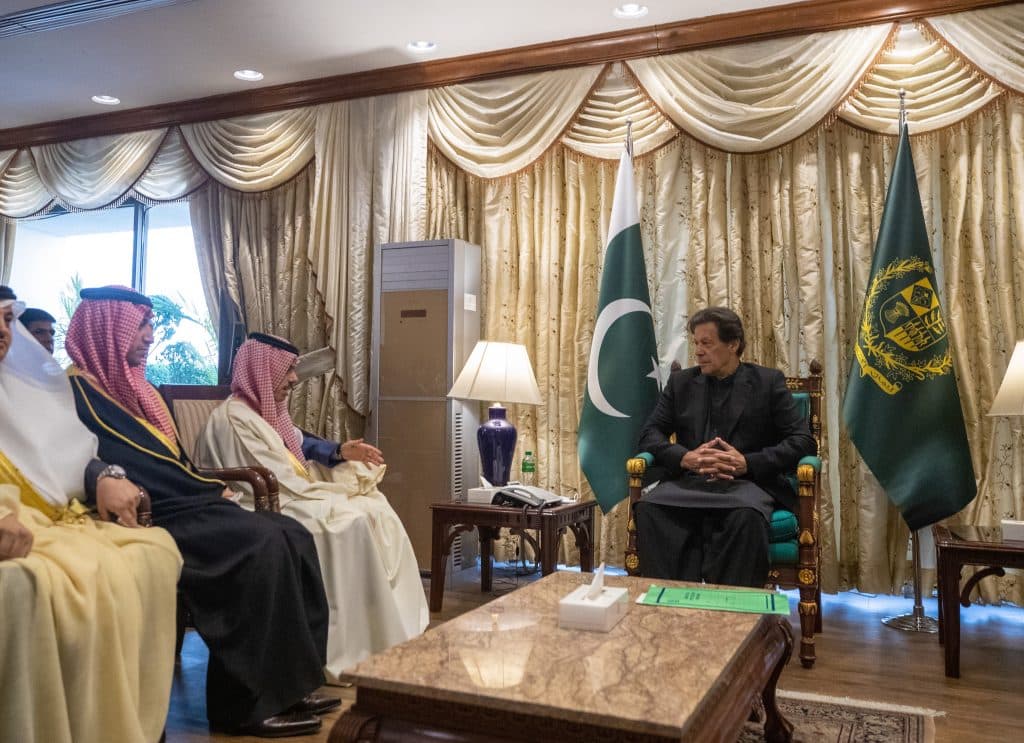 رئيس وزراء باكستان يستقبل سمو وزير الخارجية